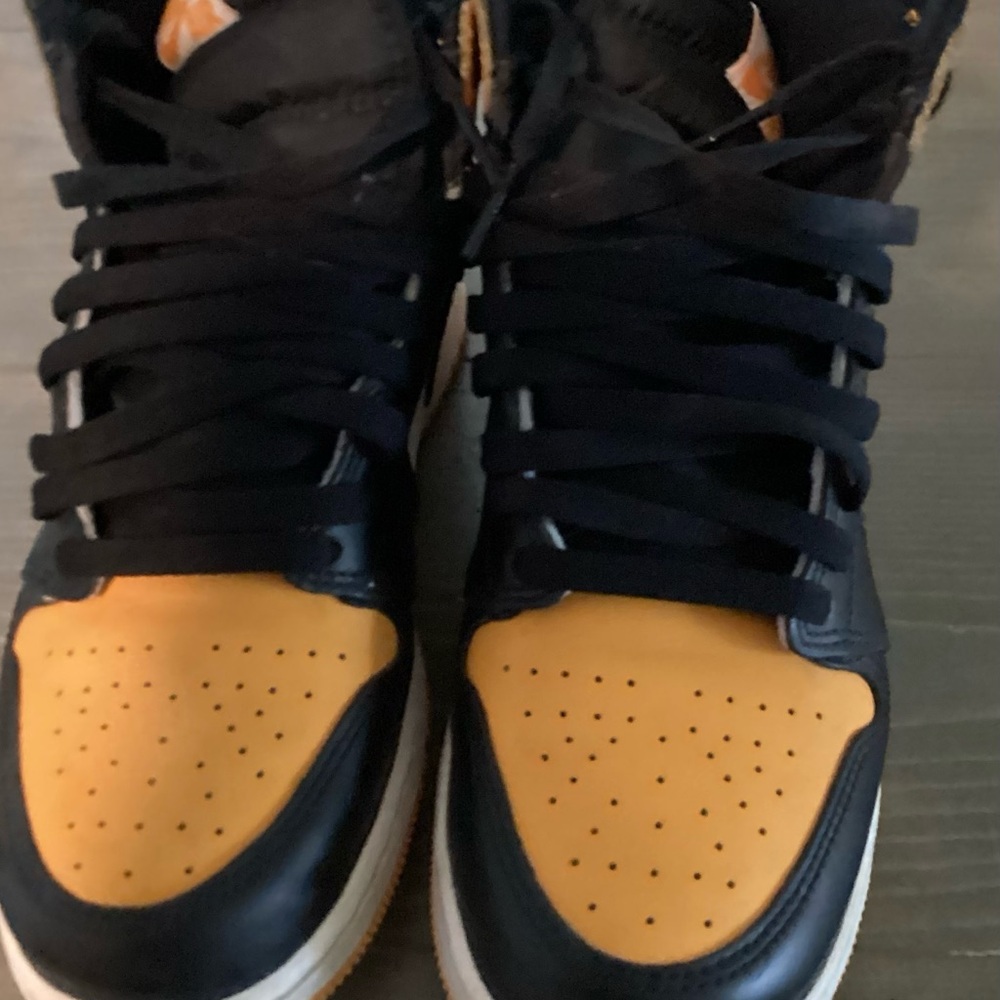 Nike Black and Yellow Sneakers Iconic Style - Picture 2 of 5
